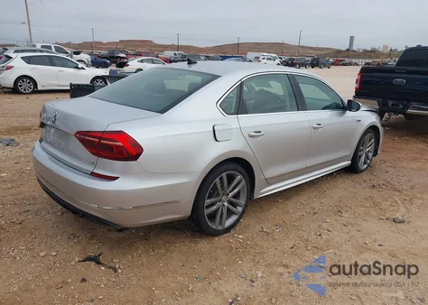 2017 Volkswagen Passat 1.8T R-Line z USA, uszkodzony, nr VIN 1VWDT7A39HC018921